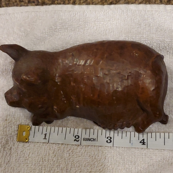 Red Mill Carved Pig - Picture 10 of 11